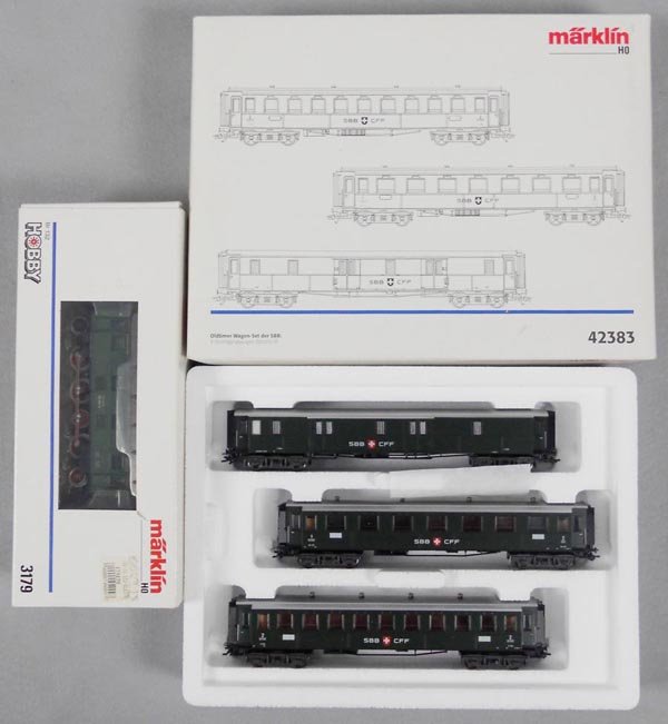 MARKLIN SWISS TRAIN SET: HO ga, 3179 loco, w/42383 3-car set, orig boxes & inserts, C9.