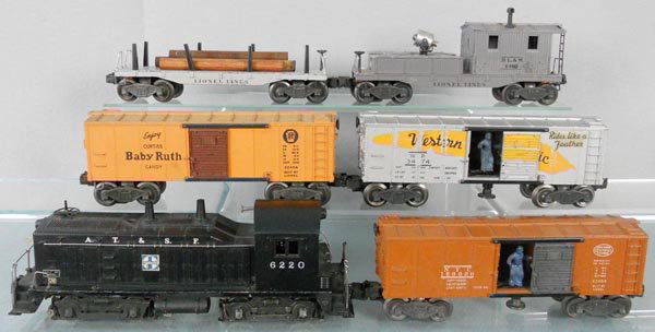 LIONEL TRAIN SET: O ga, 6220 switcher, missing ornamental bell on loco top, 3464 box car, 3474 box car, some decal wear, 2454 box car, 2411 log flat, 2420 searchlight caboose, C5-6.