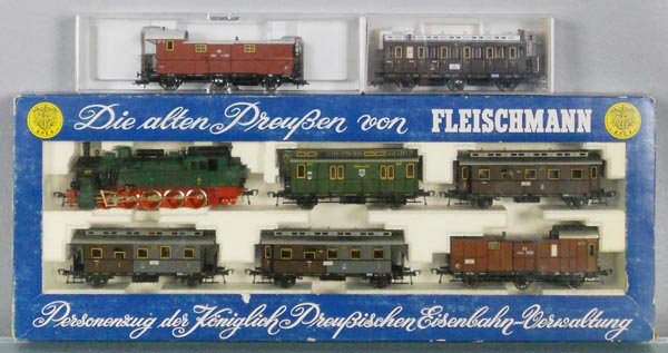 FLEISCHMANN PRUSSIAN TRAIN SET: HO ga, 2-rail, 4881 6-piece set, w/5892 & 5894 extra cars, orig boxes minor wear, C9-10.