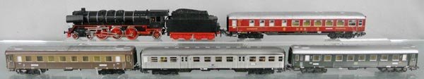 TRIX & MARKLIN TRAIN SET: HO ga, Trix loco & tender w/Marklin cars 4024, 4036, 4042 & 4037, C4-6.