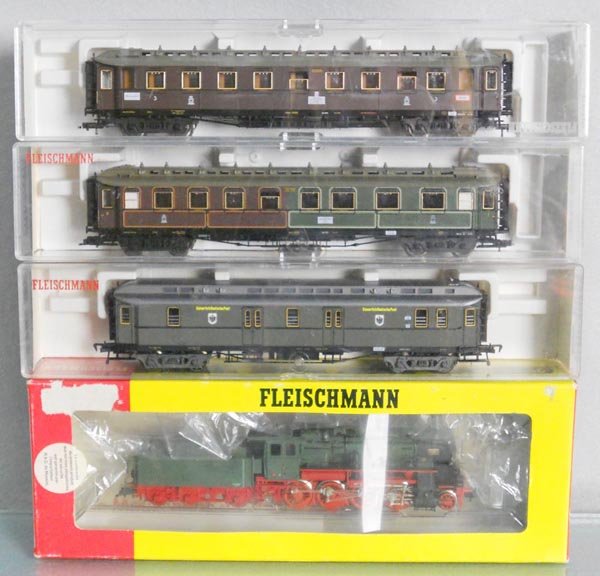 FLEISCHMANN PRUSSIAN EP1 TRAIN SET: HO ga, 2-rail, 4813 G8 loco & tender, w/cars 5852, 5883, 5079, orig boxes minor wear, C9-10.