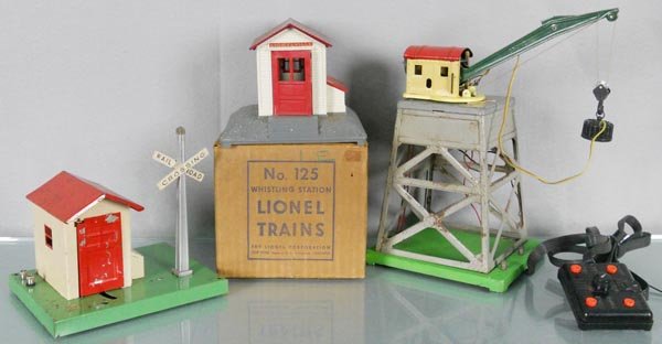 3 LIONEL ACCESSORIES: O ga, 45N gateman, 125 whistling station, orig box, 165 crane, oxidation on superstructure, C4-6.