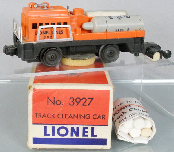 LIONEL 3927 TRACK CLEANING CAR: O ga, w/extra cotton pads, orig box minor wear, C8-9.