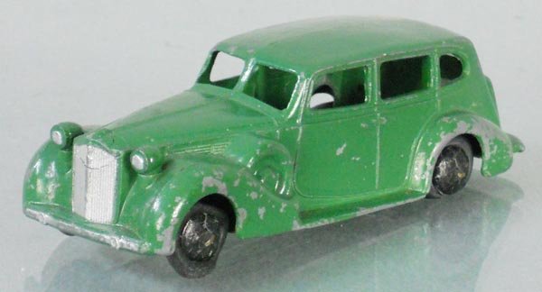 DINKY 39A PACKARD: green w/silver baseplate, all tires flat, C5.
