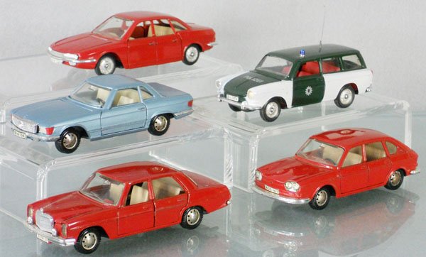 5 MARKLIN AUTOS: 1811 NSU RO 80, hub caps melting, 1839 Mercedes Benz 350SL, 1823 VW Variant 1600L Polizei, hub cabs melting, 1817 Mercedes Benz 250, 1825 VW 411, rear bumper tarnished, some light oxidation on hubs, C