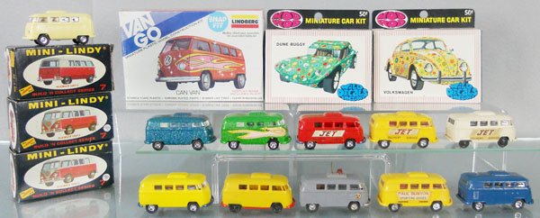 16 LINDBERG VOLKSWAGENS: 5 kits, 3 are factory sealed, 11 Mini Lindy buses, 3" long, 6 orig boxes only, boxes have minor wear, C7-10.