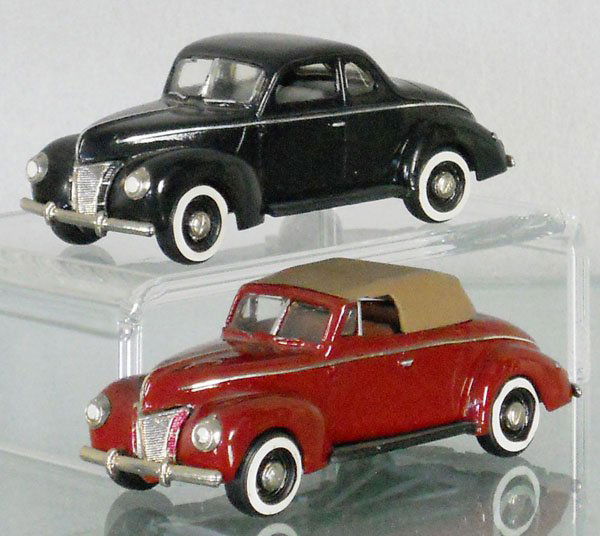 2 AUTO BUFF FORDS: white metal, Coupe & Roadster, missing license plate, C8.