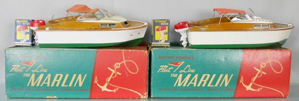 2 FLEET LINE 551 MARLIN SPEEDBOATS: plastic & wood, 16" long, missing some trim, w/2 Union outboard motors, orig boxes & inserts worn, C6-7.