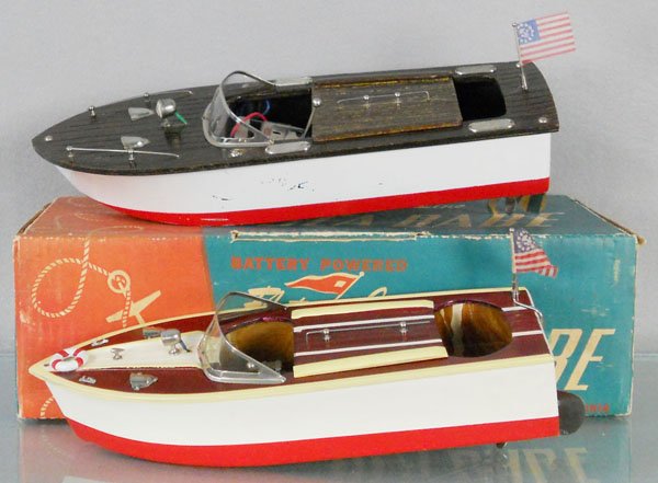 2 SPEED BOATS: Fleet Line 200 The Sea Babe Speed Boat, wood & plastic, 13" long, orig box & insert, w/MBK Speed Boat, 11" long, C6-8.