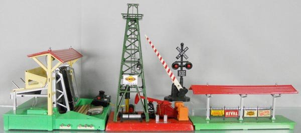 4 LIONEL ACCESSORIES: O ga, 164 lumber shed, restored, controller cut, crossing gate, 455 oil derrick, w/reproduction sign, 156 station platform, C5-8.