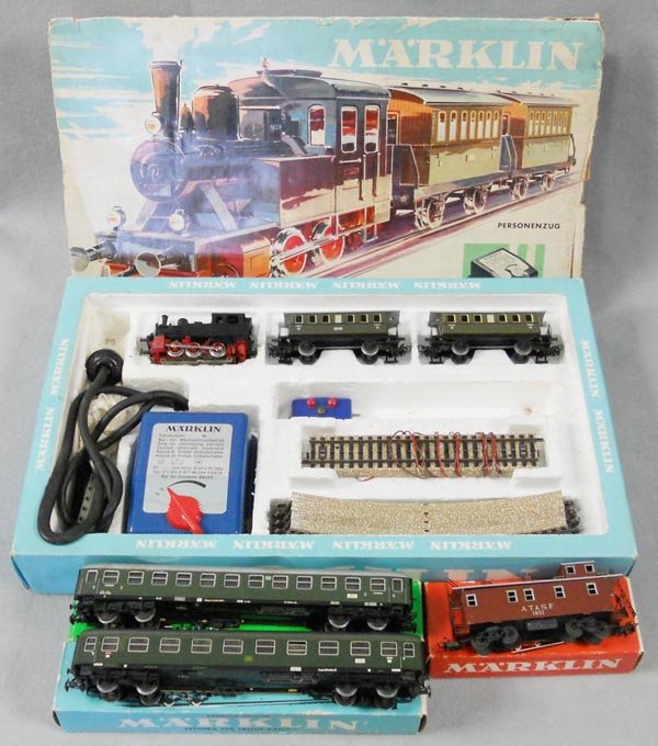MARKLIN 2943 TRAIN SET: HO ga, 3029 loco, 2 #4040 coaches, w/track & transformer, orig set box rough, w/4023 & 4033 coaches, 4570 caboose, C6-8.