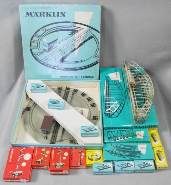 18 MARKLIN ACCESSORIES: HO ga, 7186 turntable, 2 #7163 bridge, 7162 & 7167 bridge approaches, 6 #7190 bumpers, 7041, 7188, 7038 & 7187 signals, 7101 wires, 2 #7072 switches, orig boxes minor wear, C6-9.