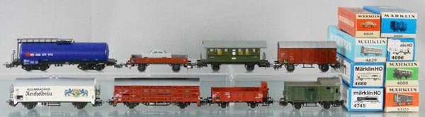 8 MARKLIN FREIGHT CARS: HO ga, 4745, 4504, 4000, 4629, paint chip on roof, 4669, 4696, 4505, 4600, orig boxes minor wear, 2 rough, C7-9.