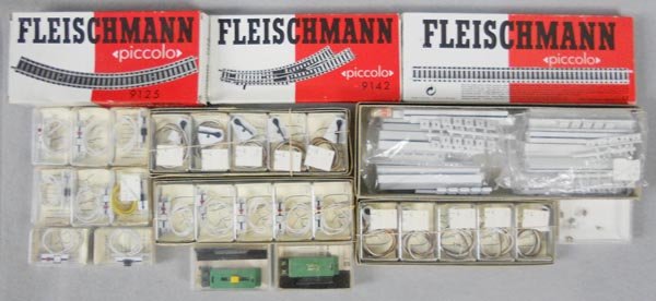 FLEISCHMANN PICCOLO ACCESSORIES: N ga, 9142, 9100 & 9125 track, 5 #6911, 10 #530, 3 #531, 9 #533, 534, 9421, 6953, 6954, orig boxes minor wear, C8-10.
