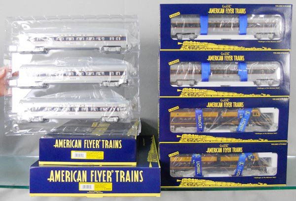 AMERICAN FLYER SANTA FE TRAIN SET: S ga, 48147 AA diesel set containing 48148 power A & 48149 dummy A, w/2 #49940 vista domes & 49930 streamliner 3-pack, orig boxes & inserts, C10.