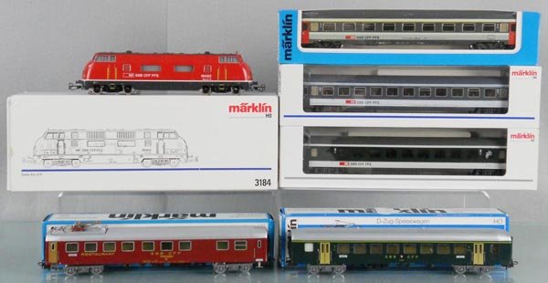 MARKLIN SWISS TRAIN SET: HO ga, 3184 loco w/cars 42163, 4366, 4068, 4266, 4066, orig boxes & inserts, C9.