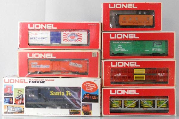 LIONEL TRAIN SET: O ga, Santa Fe loco renumbered 8352, w/cars 9858, 7703, 9707, 9128, 9716, 9169, orig boxes minor wear, C7-8.