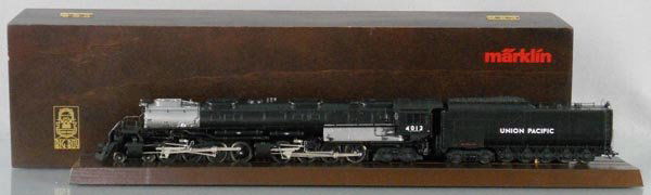 MARKLIN 37990 UP BIG BOY LOCO & TENDER: HO ga, digital, w/wooden display box, no orig box, C9.