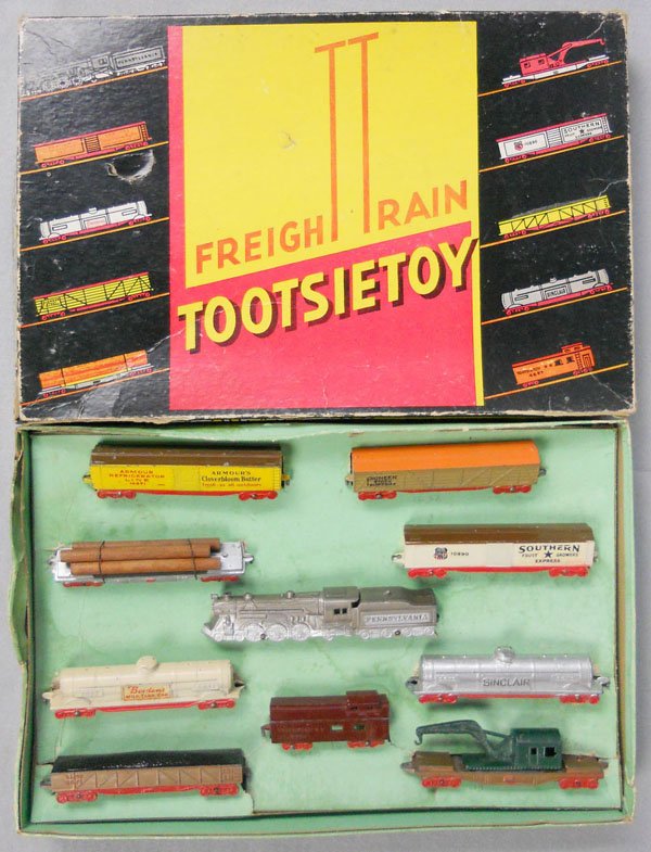 TOOTSIETOY 5600 FREIGHT TRAIN SET: contains PRR loco w/9 freight cars, 2 cars have a broken coupler, orig box & insert worn, C6-7.