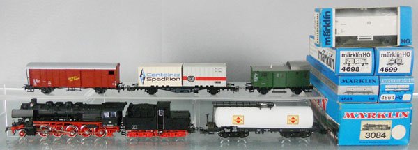 MARKLIN GERMAN TRAIN SET: HO ga, 3084 loco w/cars 4648, 4698, 4664, 4699, 4415, orig boxes minor wear, C8-9.