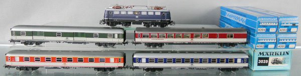 MARKLIN GERMAN TRAIN SET: HO ga, 3039 electric loco w/cars 4091, 4092, 4093, 4094, orig boxes, C8-9.
