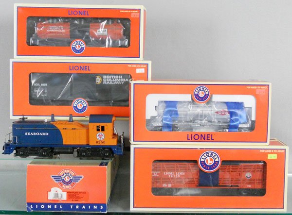 LIONEL TRAIN SET: O ga, 18582 Seaboard NW2 switcher, w/sound, w/cars 29618, 17959, 26139, 25050, orig boxes & inserts, C10.