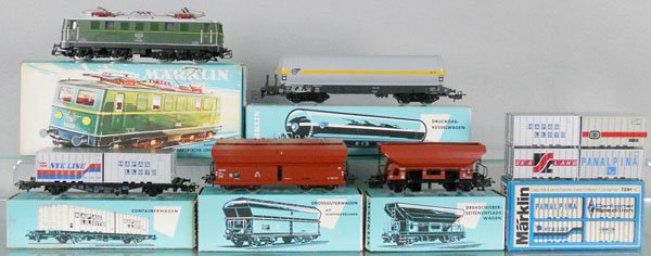 MARKLIN TRAIN SET: HO ga, 3036 Austrian electric loco w/cars 4628, 4659, 7291, 4626, 4631, orig boxes, C8-9.