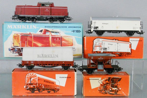 MARKLIN TRAIN SET: HO ga, 3072 German diesel loco w/cars 4620, 4609, 315/1, orig boxes, C8-9.