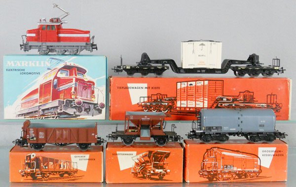 MARKLIN TRAIN SET: HO ga, 3044 electric loco w/cars 4618, box load warped, 4621, 315/1, 311/1, orig boxes, C8-9.