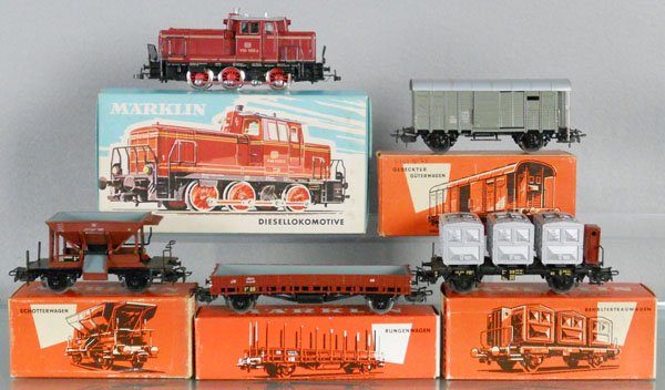 MARKLIN TRAIN SET: HO ga, 3065 German loco, w/cars 312/1, 315/1, 4607 & 4614, orig boxes, C8-9.