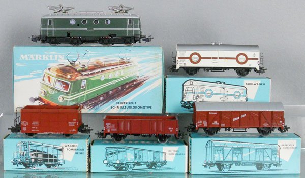 MARKLIN TRAIN SET: HO ga, 3012 French electric loco, w/cars 4640, 4656, 4639, 4637, orig boxes, C8-9.