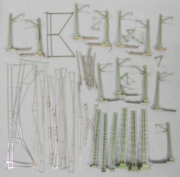 MARKLIN CATENARY LOT: HO ga, loose pieces as shown in photo, C8-9.