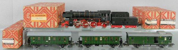 MARKLIN TRAIN SET: HO ga, FM800 loco & tender, w/cars 2 #330/1, 330/2, orig boxes, C8.