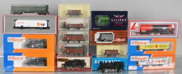EUROPEAN TRAIN LOT: HO ga, Roco 43283 & 43281 locos, Rivarossi 1117 loco, Kleinbahn D93 loco w/12 freight cars, orig boxes except for 1 car, boxes have minor wear, C7-9.