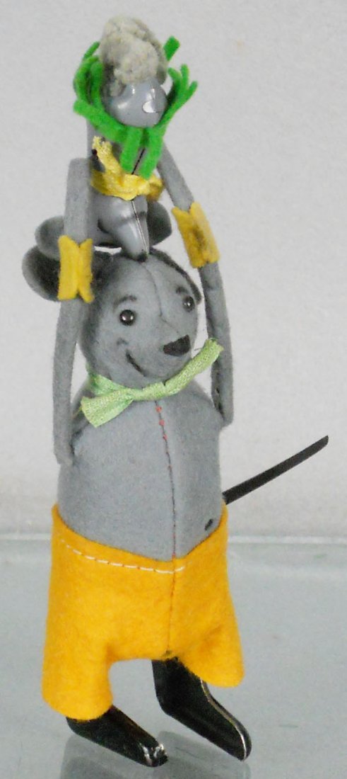 SCHUCO DANCING MOUSE: felt dressed, windup working, 4” tall, C8.