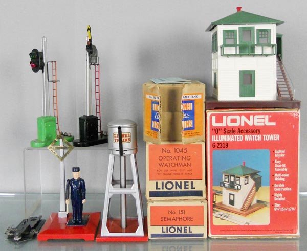 LIONEL ACCESSORIES: O ga, 1045 operating watchman, 93 water tank, 151 semaphore, 153 block signal, 2319 water tower, 4 orig boxes only, boxes have minor wear, C7-9.