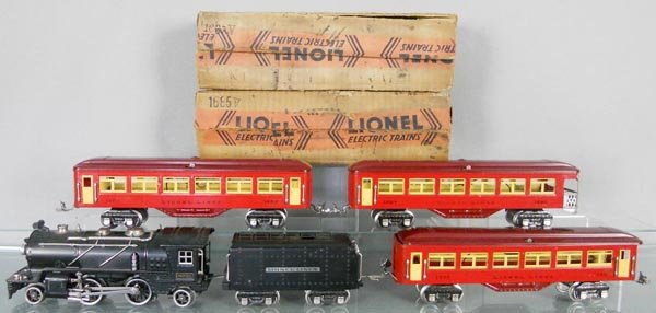 LIONEL TRAIN SET: O ga, 262E loco, 265T tender, missing rear coupler, loco is repainted, w/cars 2 #1685 Pullmans, 1687 obsv, roof tops restored, 2 orig boxes only, boxes worn, C5.