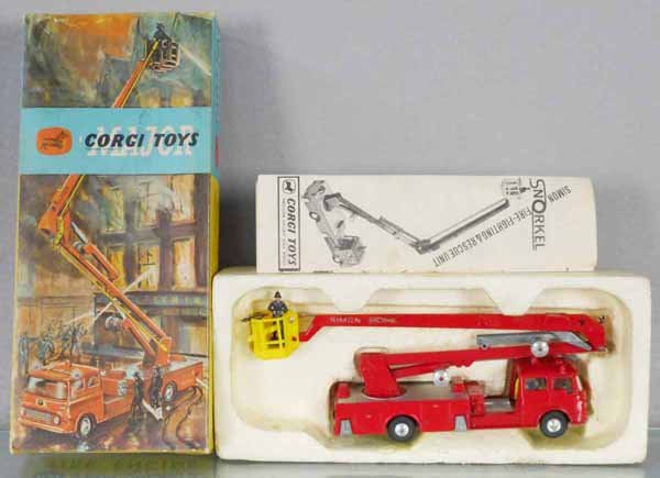 CORGI 1127 SIMON SNORKEL FIRE ENGINE: orig box some wear, C9.