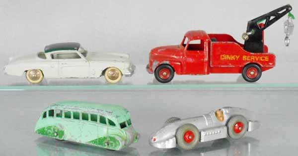 4 DINKY VEHICLES: 24Y Studebaker Commander, 35A Citroen 23 Wrecker, 29B Streamlined Bus, 23E Speed of the Wind, C3-5.