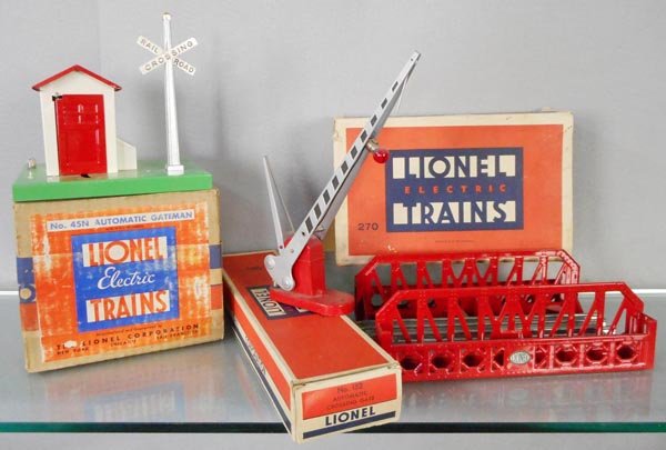 3 LIONEL ACCESSORIES: O ga, 45N gateman, 152 gateman, 270 girder bridge, orig boxes minor wear, C7-8.