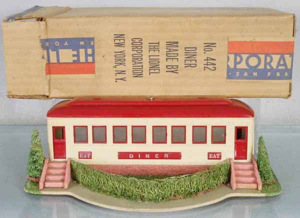 LIONEL 442 DINER: O ga, w/label on base, orig box, C8.