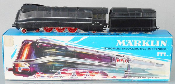 MARKLIN 3094 GERMAN STREAMLINED LOCO & TENDER: HO ga, orig box & insert, C9.