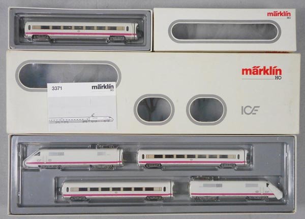 MARKLIN ICE TRAIN SET: HO ga, 3371 set w/4171 extra car, orig boxes & inserts minor wear, C9.