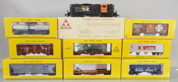 AMERICAN MODELS TRAIN SET: S ga, 1204 NH GP9, 507 NJ tank, 3458C PRR hopper, 3273 Reading hopper, 2210 ATSF box car, 46 NYC flat, T-13 trailer, 6017 PRR flat car, 3309 Pillsbury hopper, orig boxes minor wear, C9.