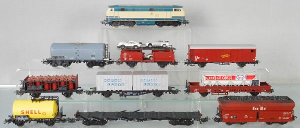 MARKLIN TRAIN SET: HO ga, 3074 diesel w/8 freight cars, light rust on car transporter upper level, C7-9.