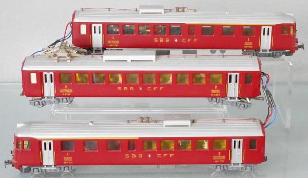 HAG 170 GOLD COAST EXPRESS: HO ga, 3-rail, skirting between doors missing, C8-9.