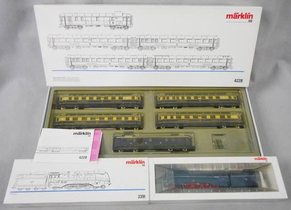MARKLIN RHEINGOLD TRAIN SET: HO ga, 3391 Express loco & tender, w/4228 Rheingold car set, all metal car bodies, orig boxes & inserts, C9-10.