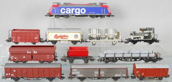 MARKLIN TRAIN SET: HO ga, 36851 Swiss electric loco, w/10 freight cars, small box car has worn roof, C7, rest C8-9.
