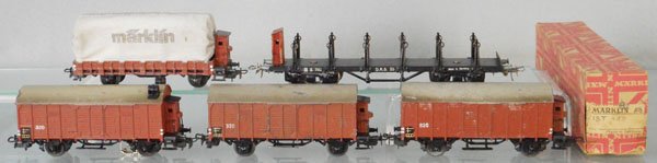 5 MARKLIN FREIGHT CARS: HO ga, 322, 392, w/orig box for 342, 3 #320 all have playwear, C3-5.