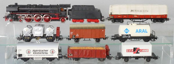 MARKLIN TRAIN SET: HO ga, 3008 F800 loco & tender, some touch up on some red trim, w/7 freight cars, C7-8.